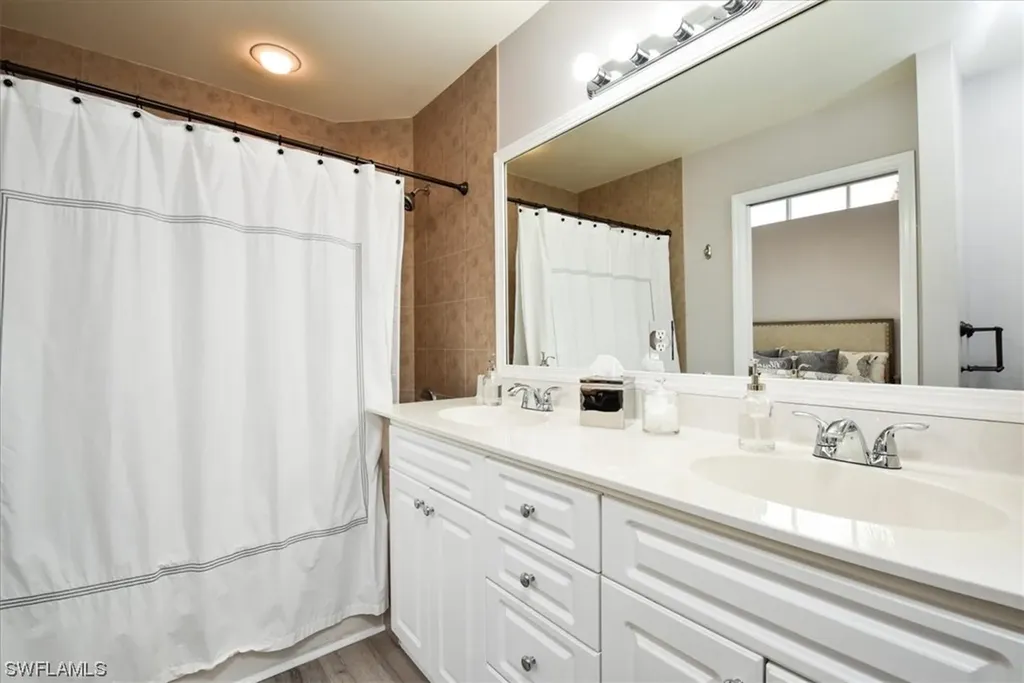 4536 Court Way Naples FL 34109