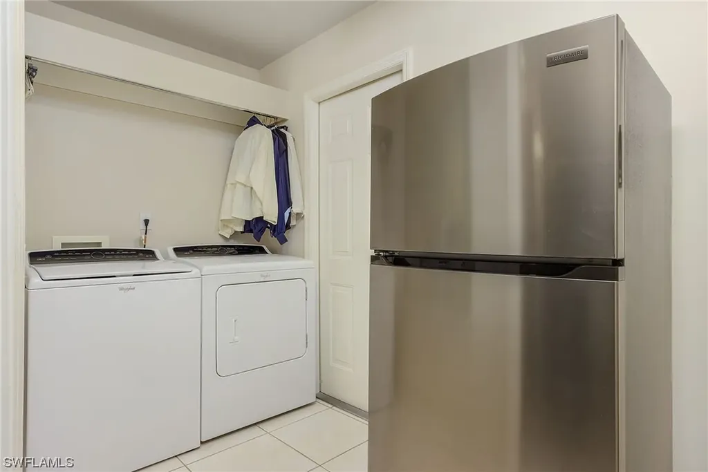 2505 High Court Naples FL 34105