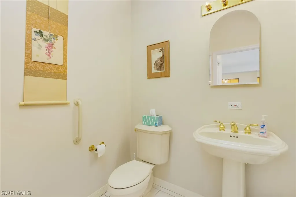 2505 High Court Naples FL 34105