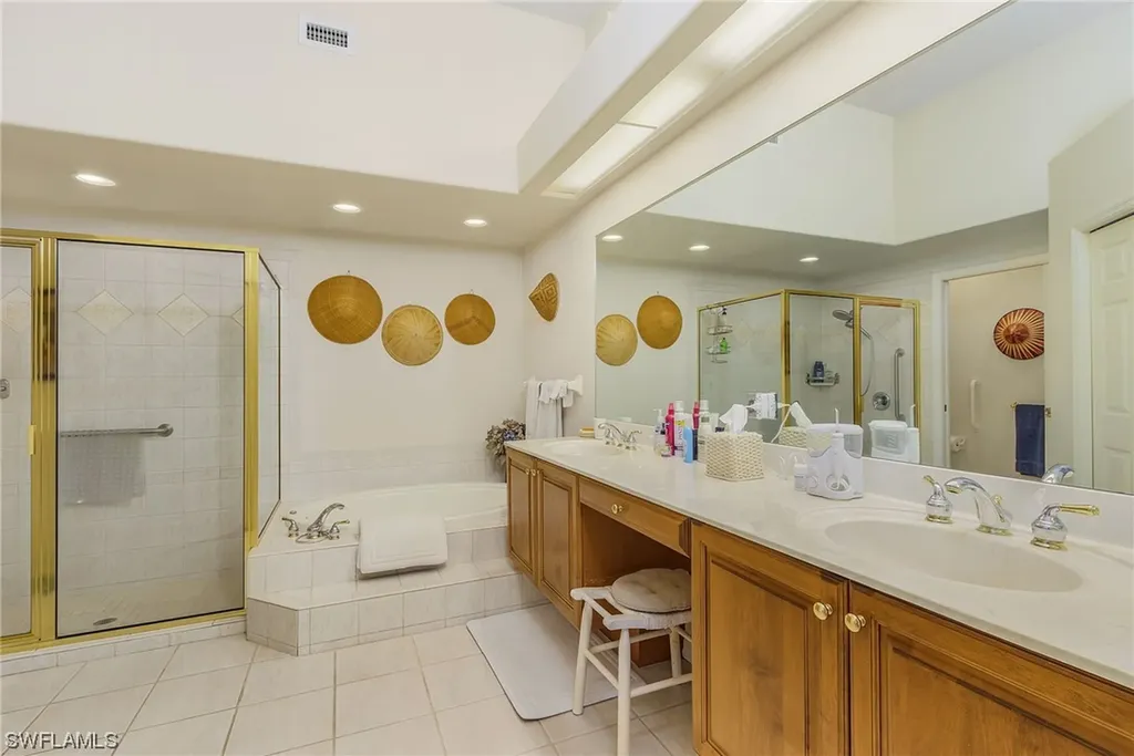 2505 High Court Naples FL 34105