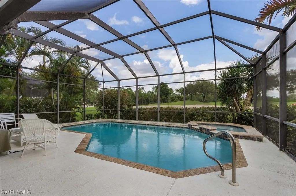 2505 High Court Naples FL 34105