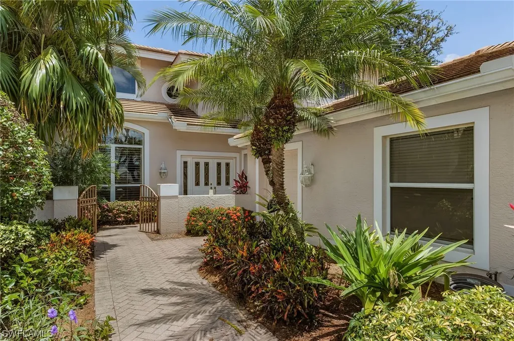 2505 High Court Naples FL 34105