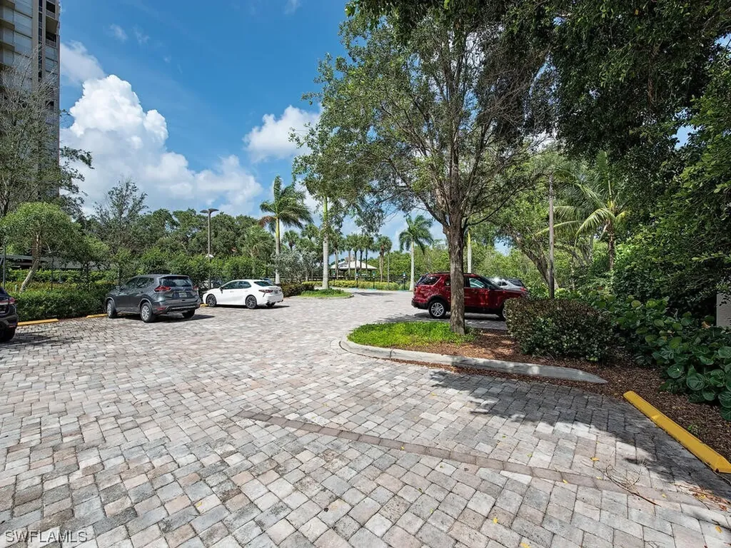 6825 Grenadier Boulevard W Naples FL 34108