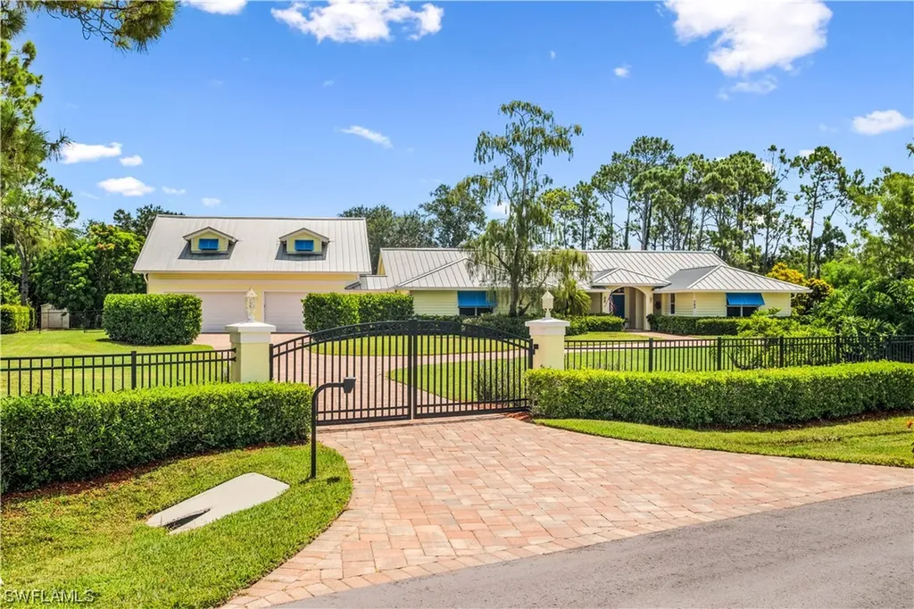 762 Hickory Road Naples FL 34108