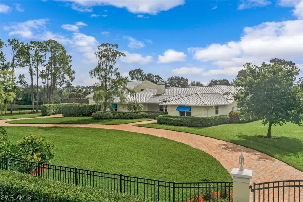762 Hickory Road Naples FL 34108
