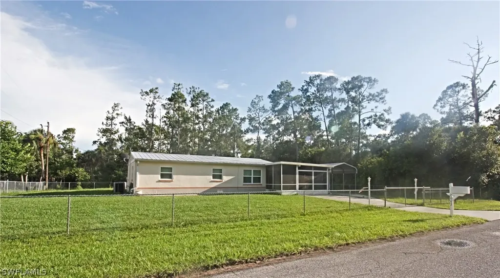 2002 E 9th Street Lehigh Acres FL 33936