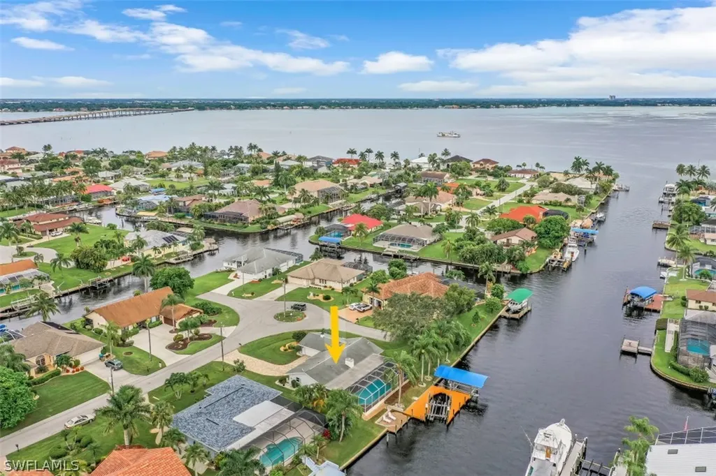 2524 SE 24th Place Cape Coral FL 33904