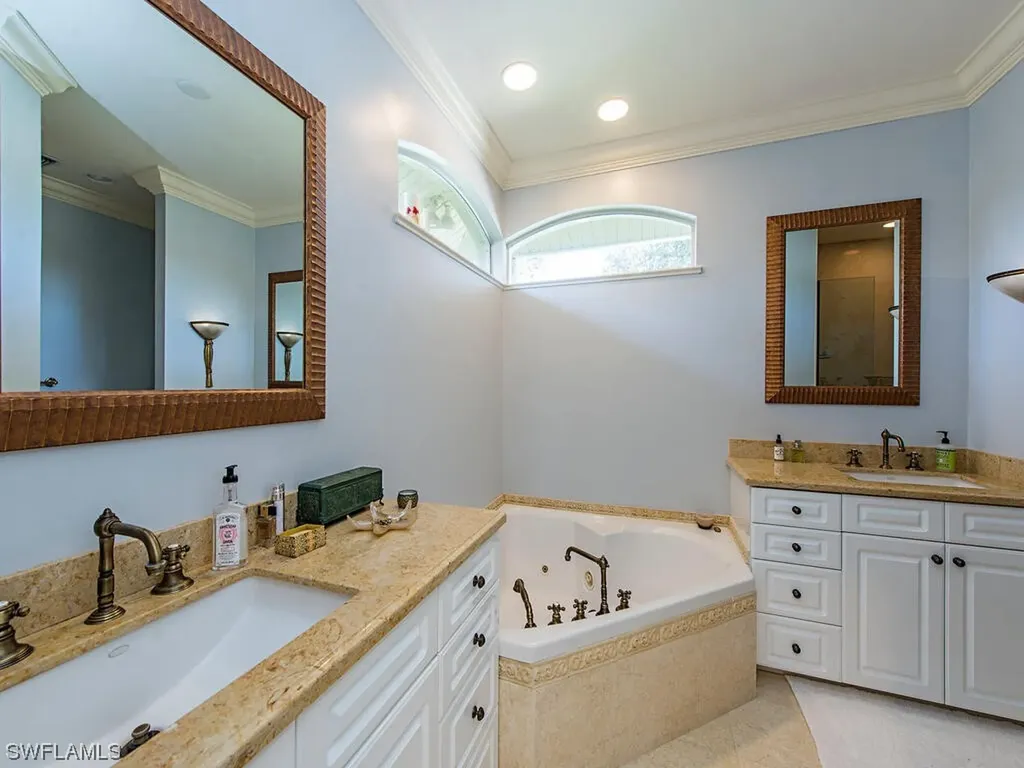 200 Fairway Circle Naples FL 34110