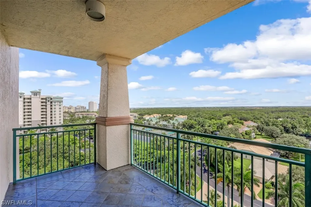 445 Cove Tower Drive Naples FL 34110