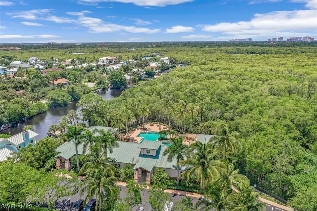 445 Cove Tower Drive Naples FL 34110