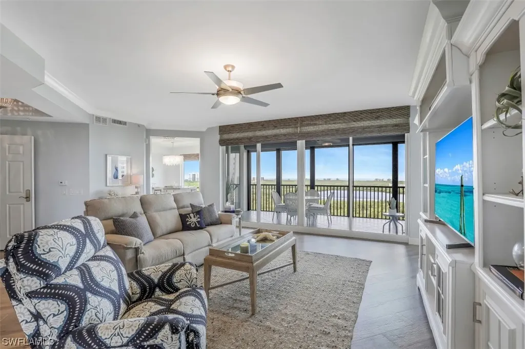 445 Cove Tower Drive Naples FL 34110
