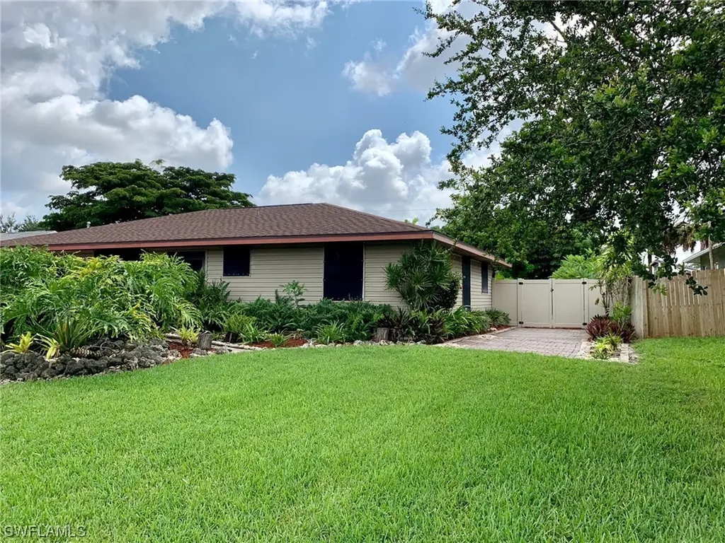 2260 54th Street SW Naples FL 34116