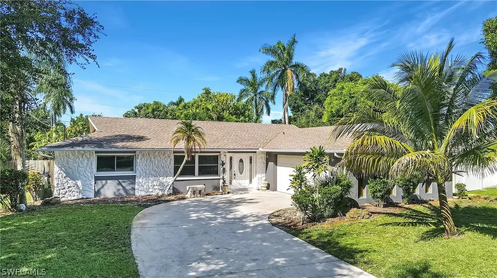 832 Entrada Drive N Fort Myers FL 33919