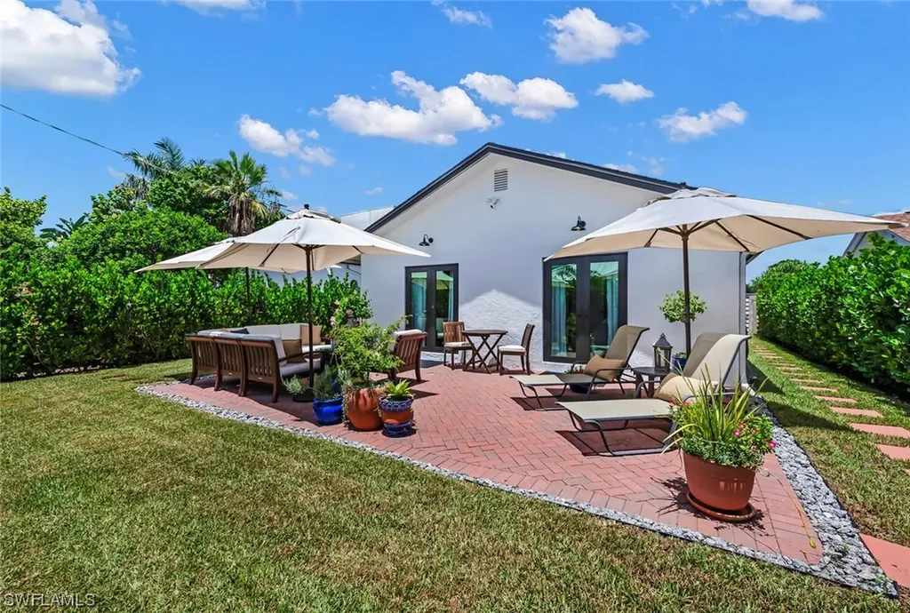 714 103rd Avenue N Naples FL 34108