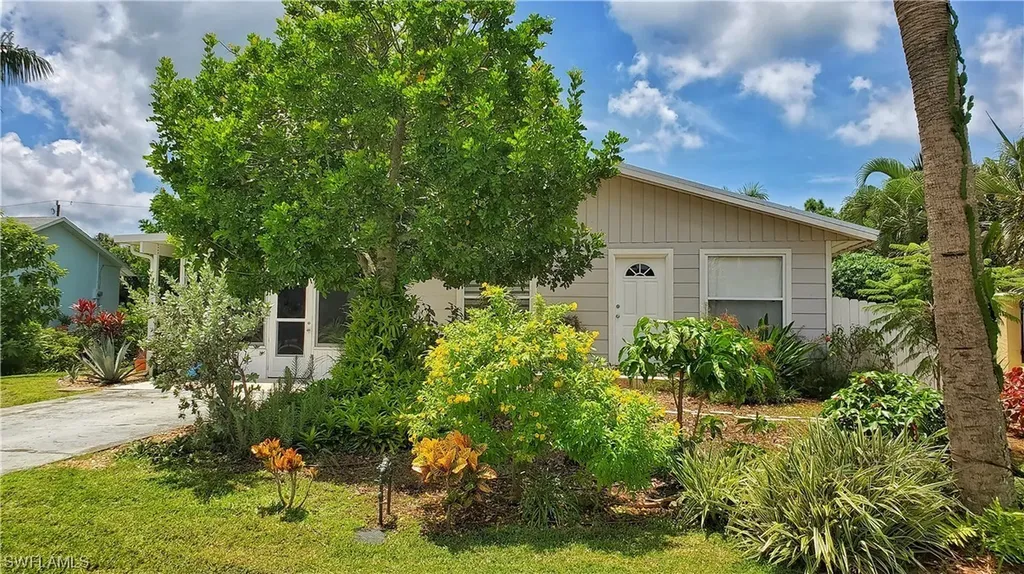 167 7th Street Naples FL 34113