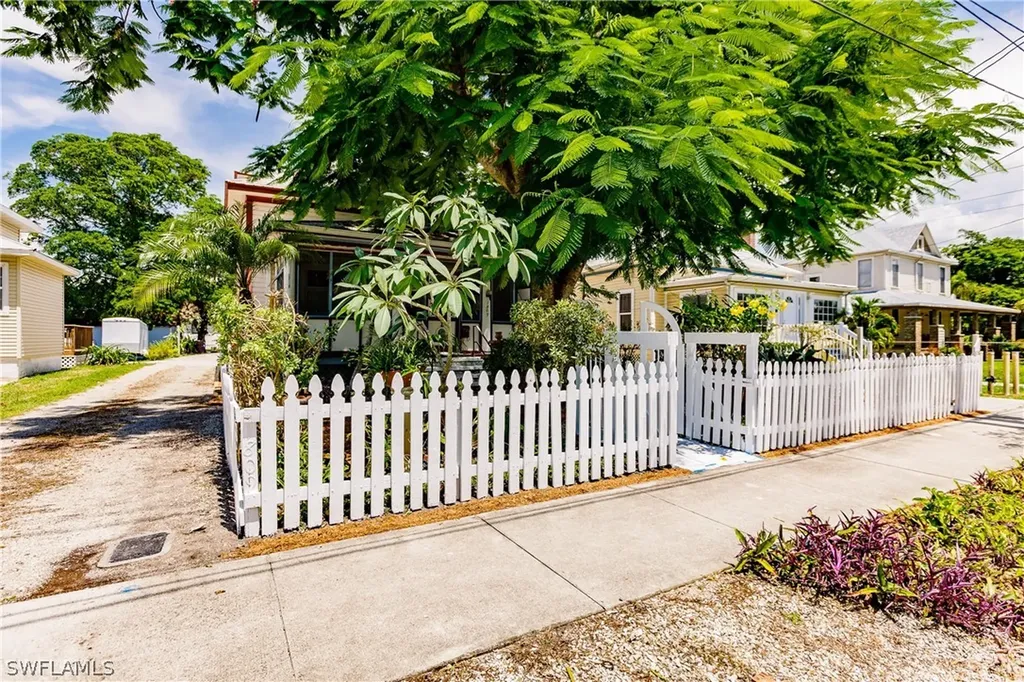 1809 Hough Street Fort Myers FL 33901