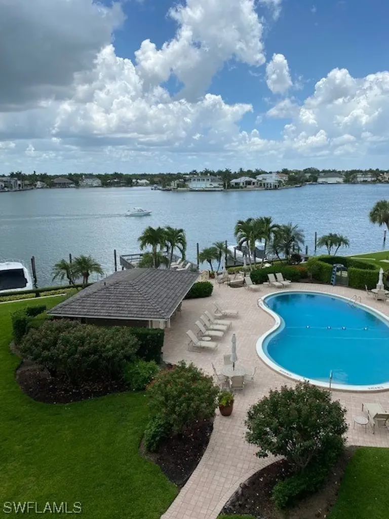 Naples FL, 3500 Gulf Shore Boulevard N, Unit 406