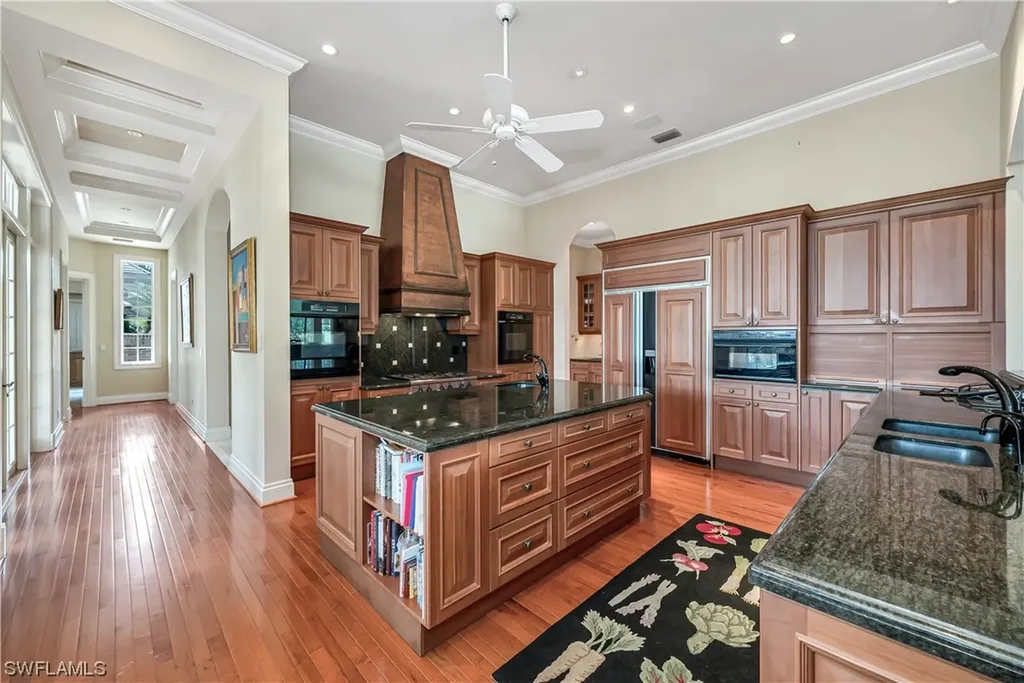 336 Edgemere Way E Naples FL 34105