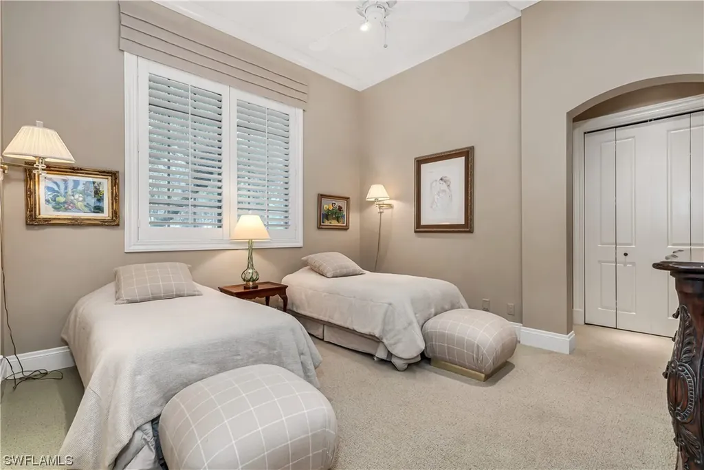 336 Edgemere Way E Naples FL 34105