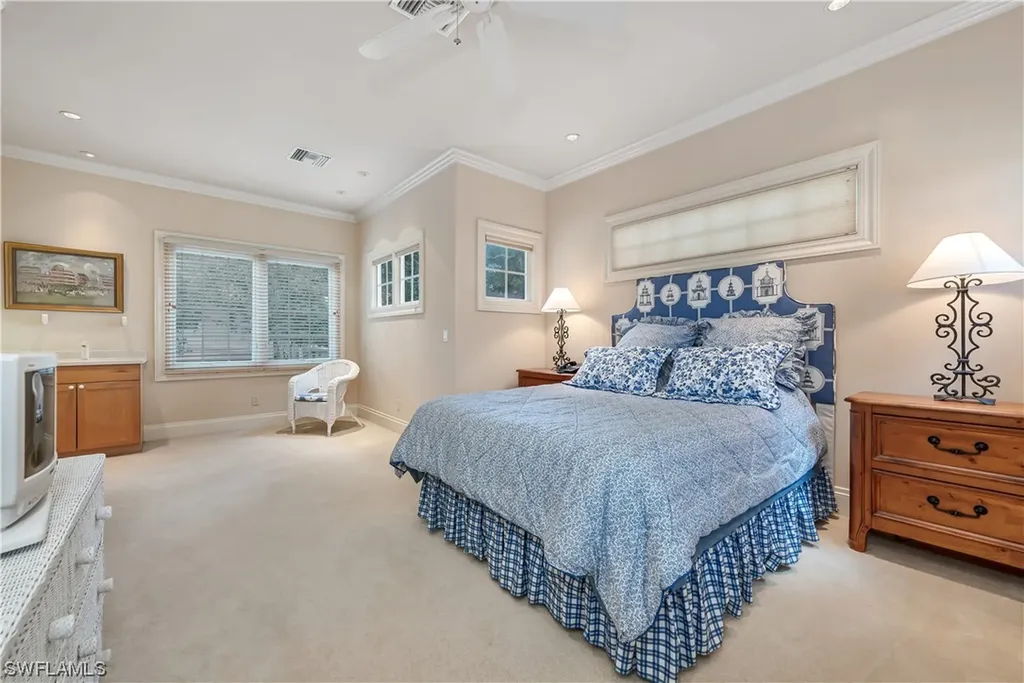 336 Edgemere Way E Naples FL 34105