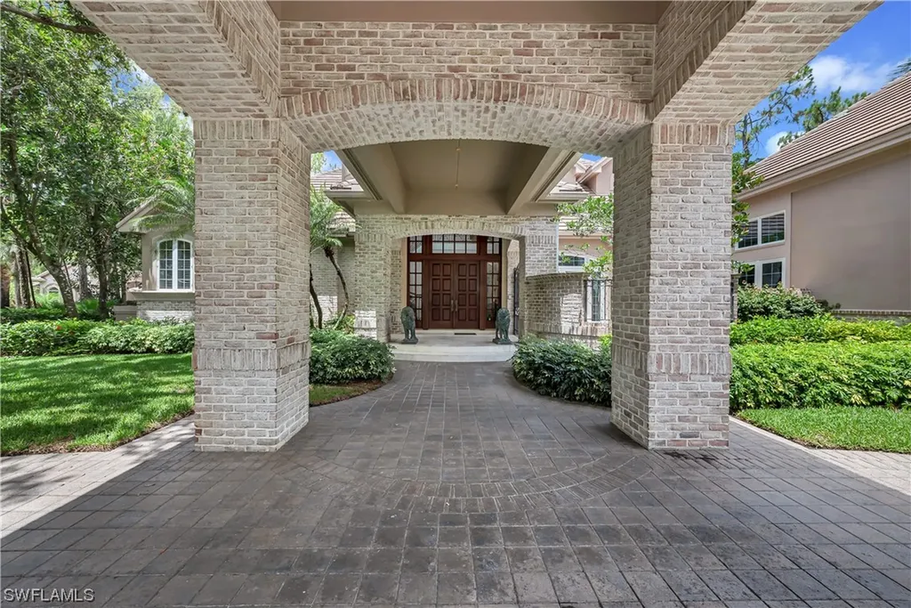336 Edgemere Way E Naples FL 34105