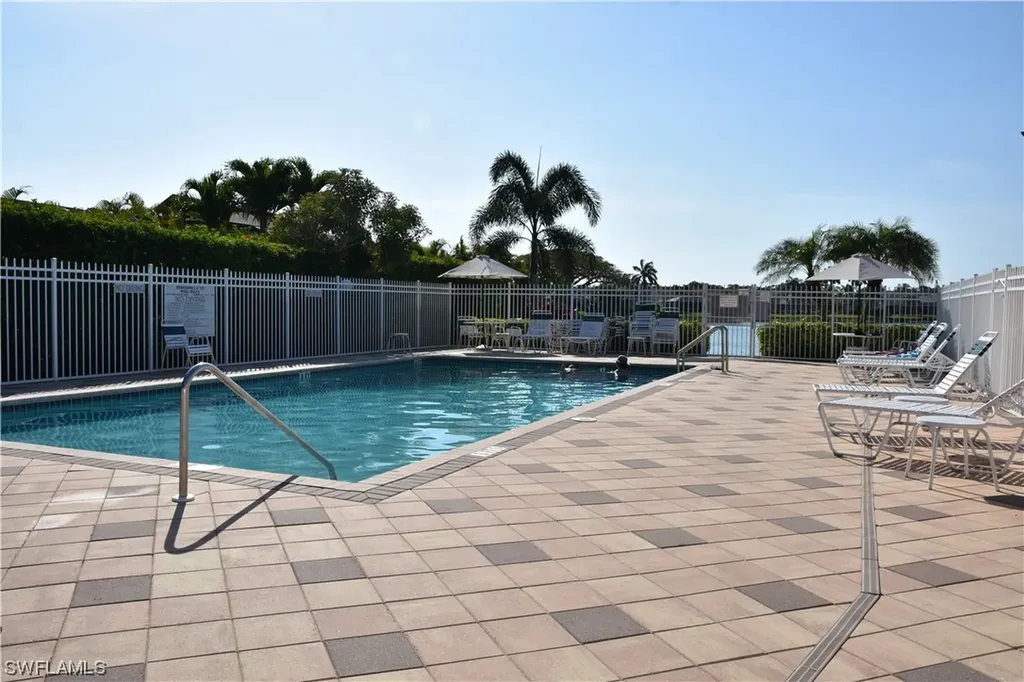 327 Melrose Place Naples FL 34104