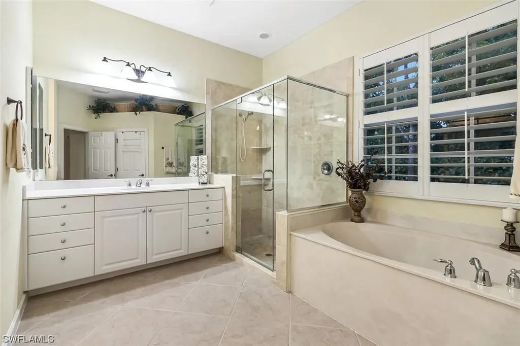 15904 Delaplata Lane Naples FL 34110