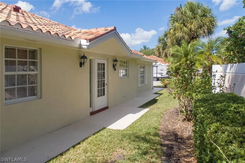 3675 El Segundo Court Naples FL 34109