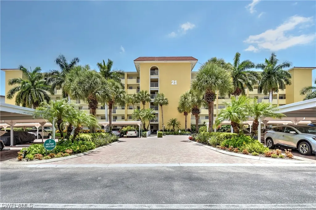 21 High Point Circle E Naples FL 34103