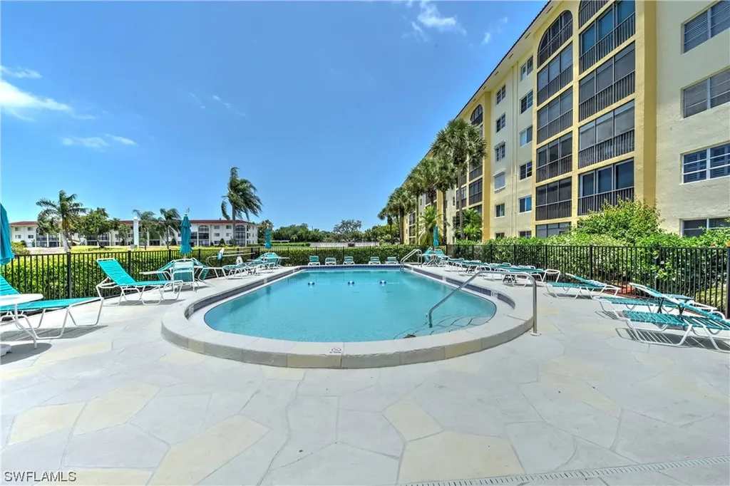 21 High Point Circle E Naples FL 34103