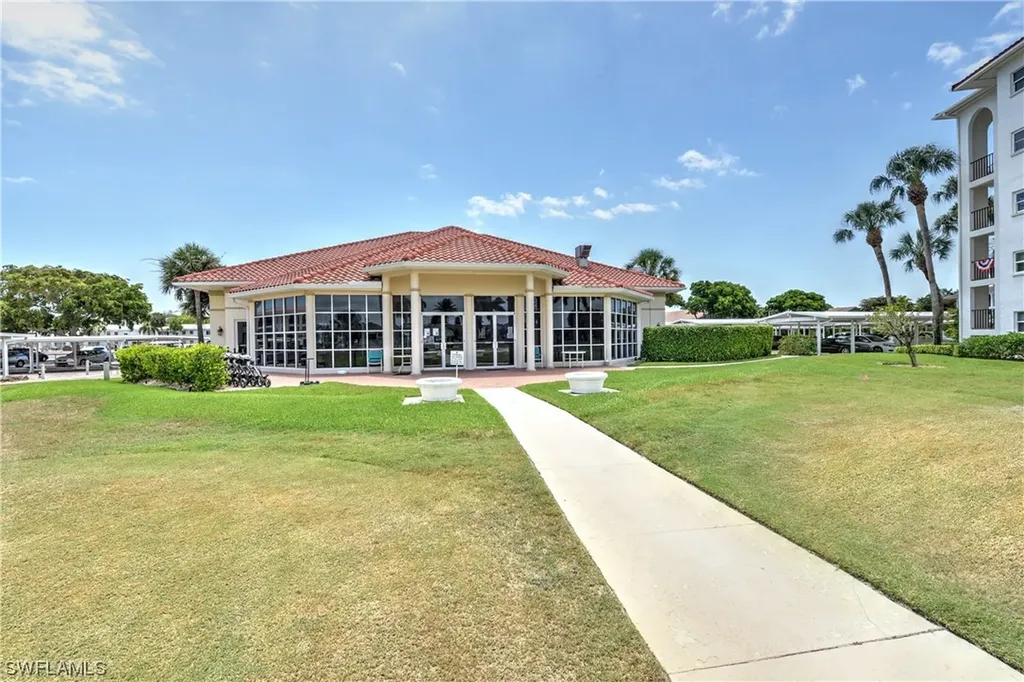 21 High Point Circle E Naples FL 34103