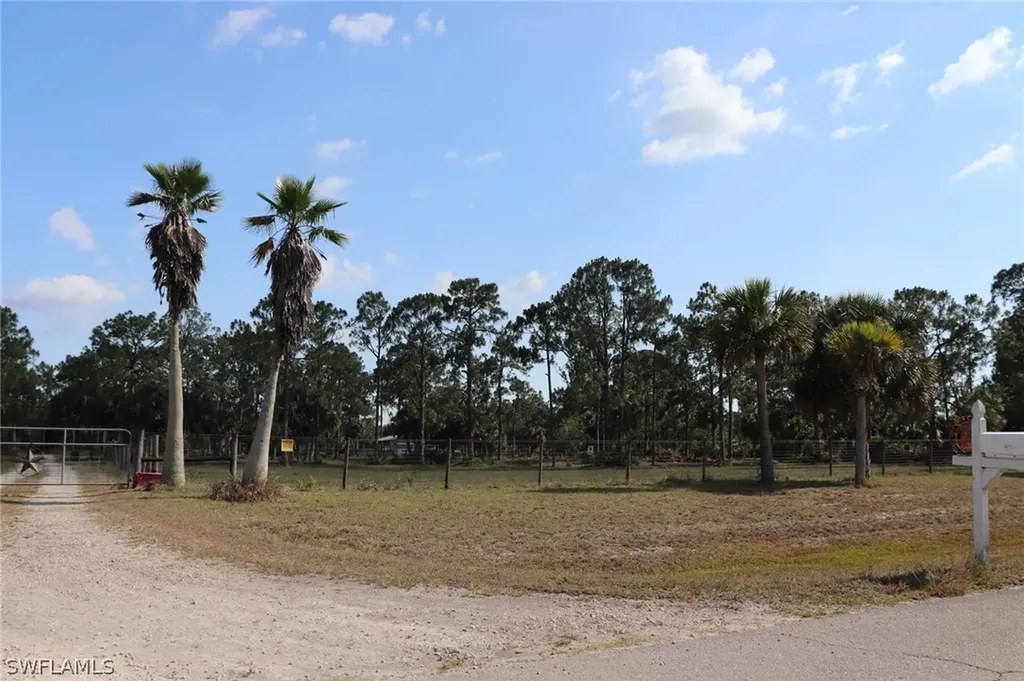 4244 E 24th Street Alva FL 33920