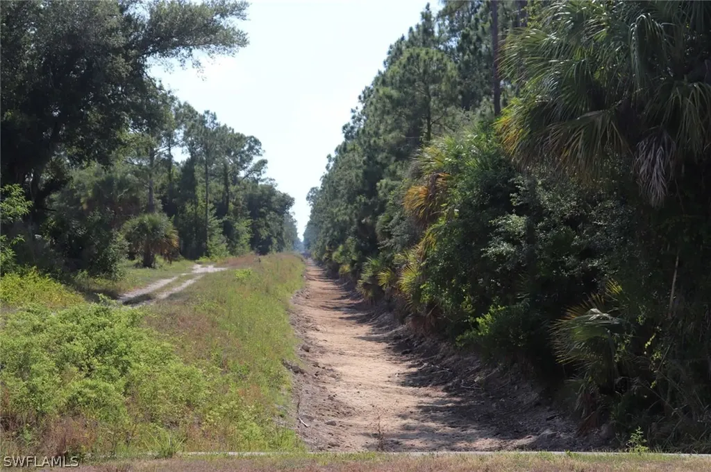 4244 E 24th Street Alva FL 33920