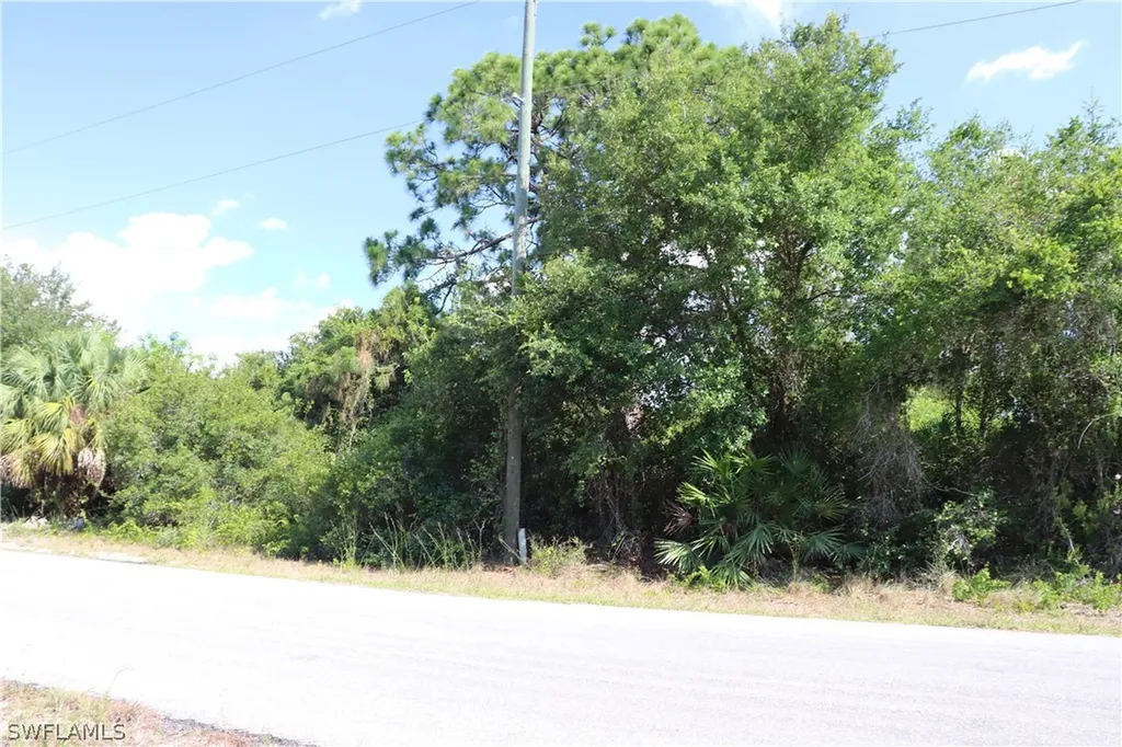 4244 E 24th Street Alva FL 33920