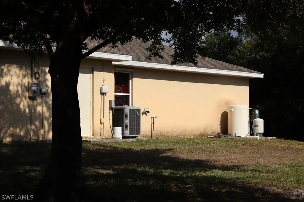 4244 E 24th Street Alva FL 33920