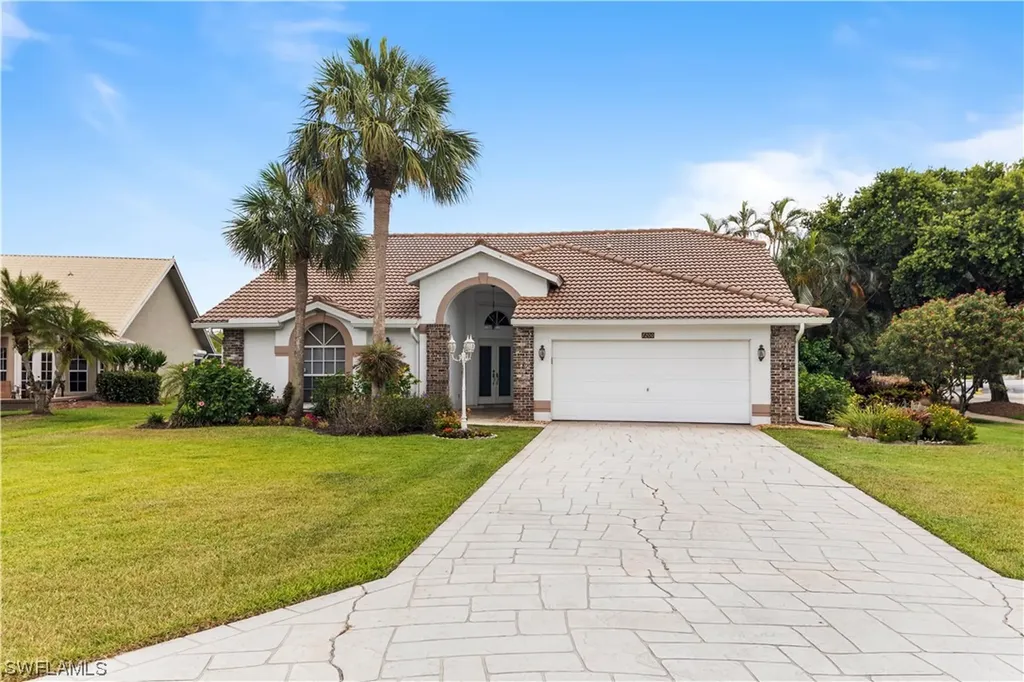 7200 Country Lake Circle Naples FL 34104