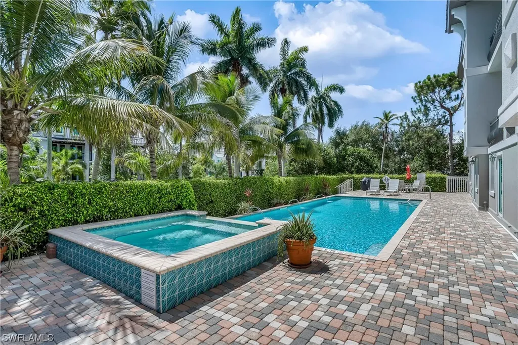 865 9th Avenue S Naples FL 34102