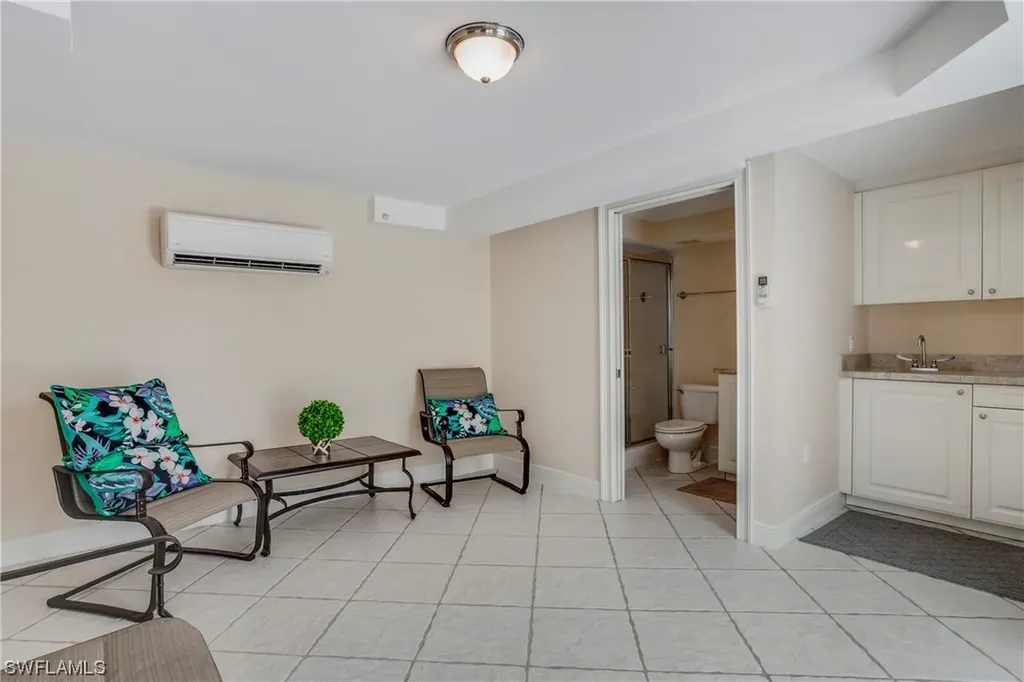865 9th Avenue S Naples FL 34102