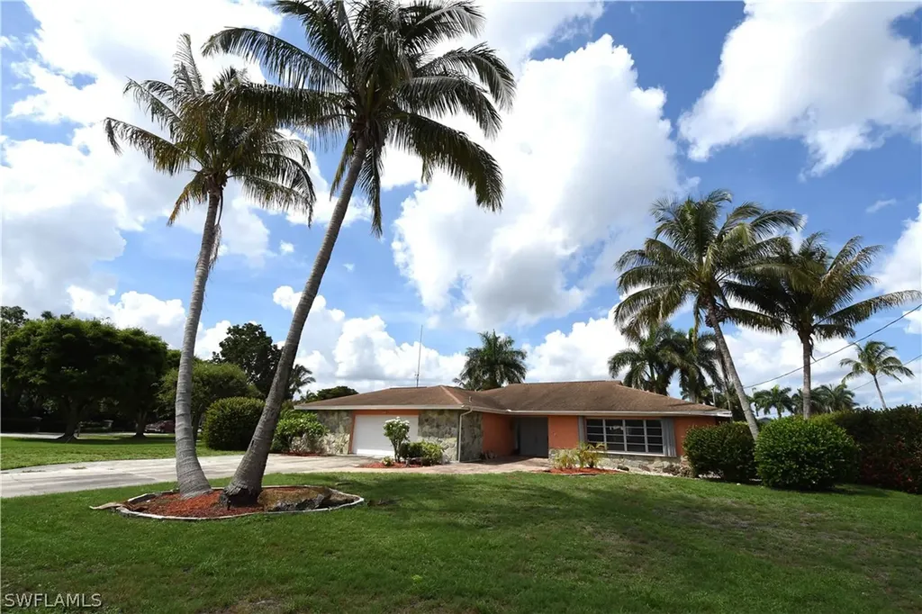 438 Keenan Avenue Fort Myers FL 33919