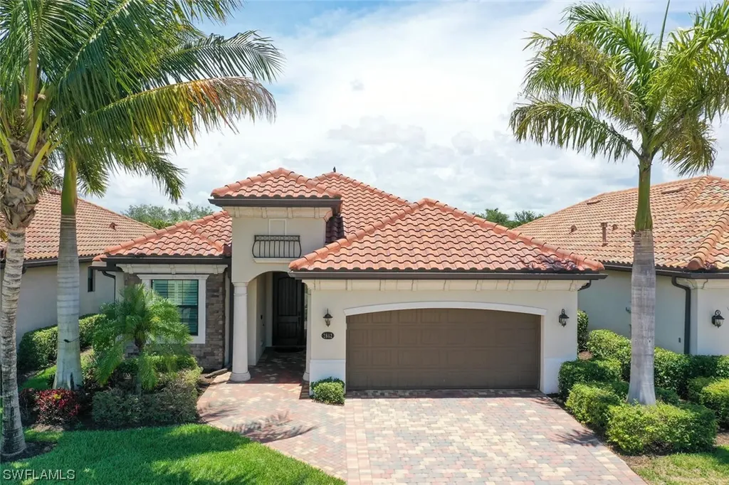 Naples FL, 2862 Aviamar Circle