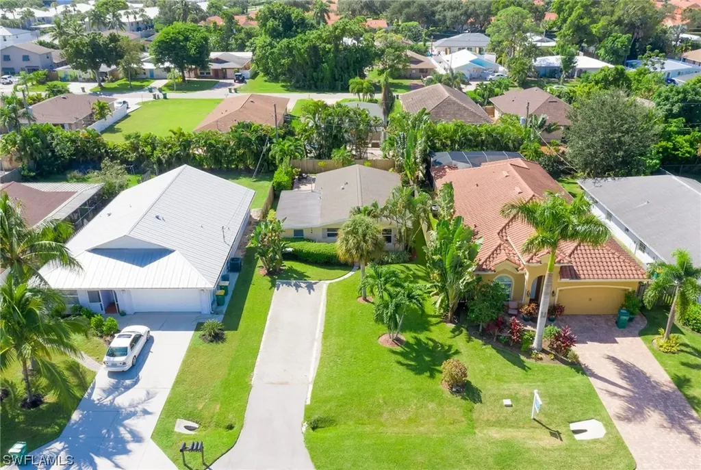 758 93rd Avenue N Naples FL 34108