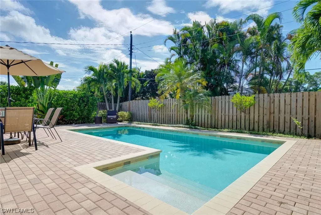 758 93rd Avenue N Naples FL 34108