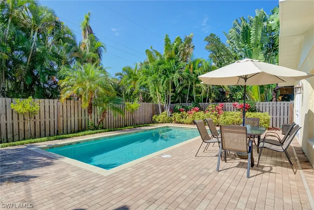 758 93rd Avenue N Naples FL 34108
