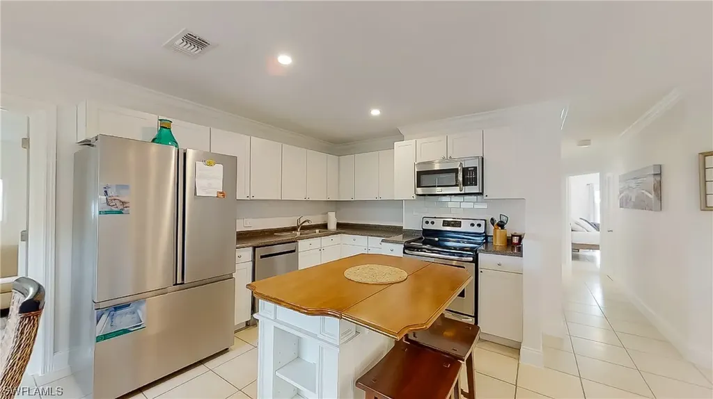 758 93rd Avenue N Naples FL 34108