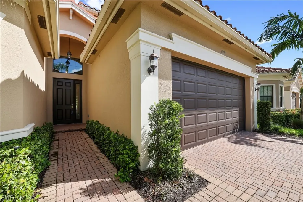 13715 Luna Drive Naples FL 34109