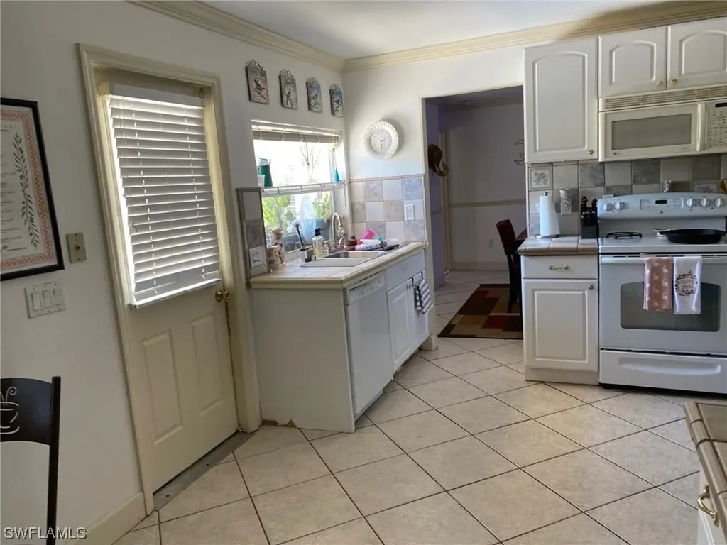 824 98th Avenue N Naples FL 34108