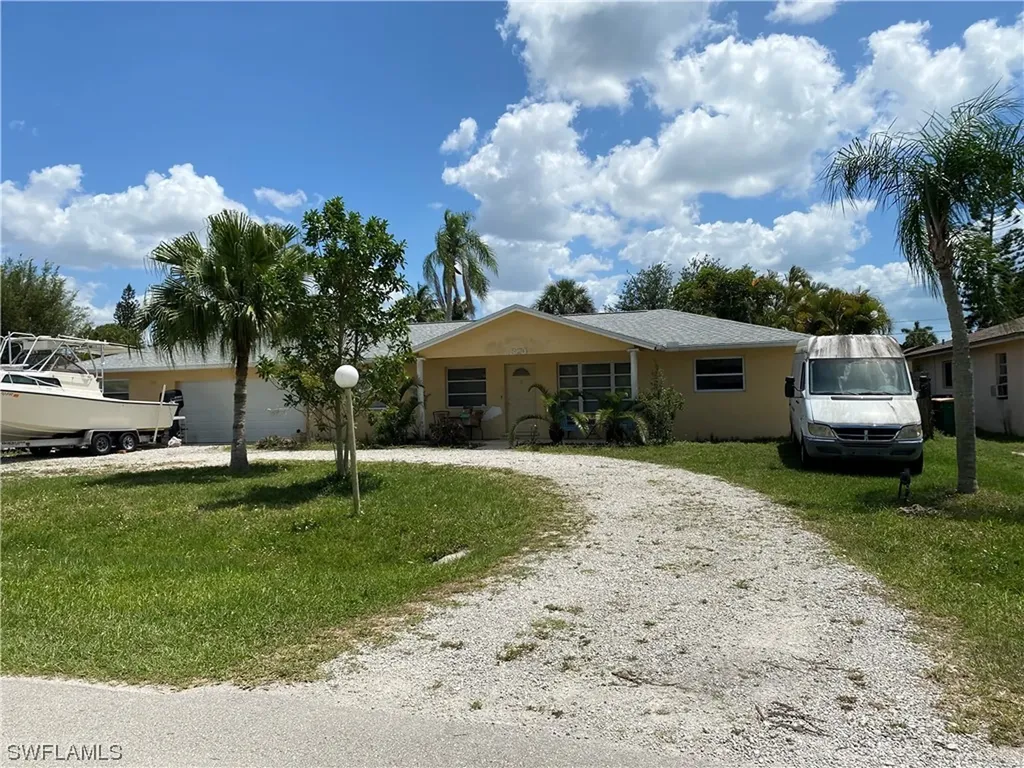 824 98th Avenue N Naples FL 34108