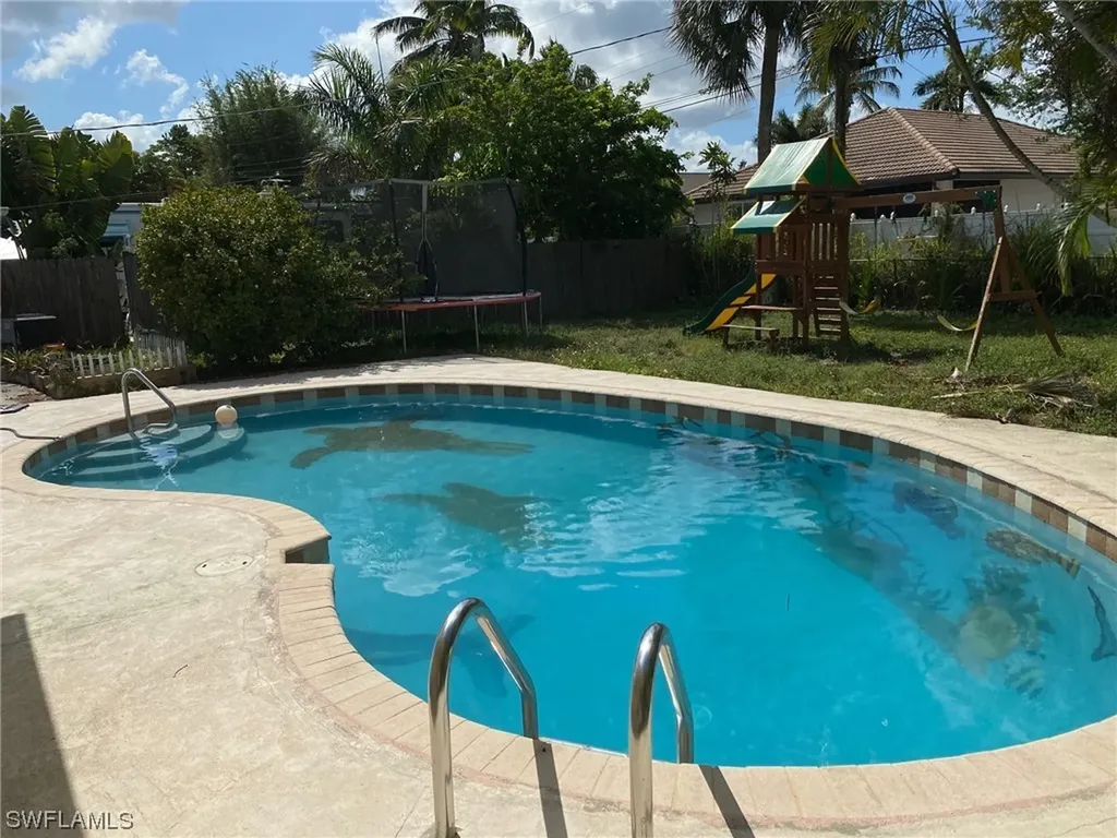 824 98th Avenue N Naples FL 34108