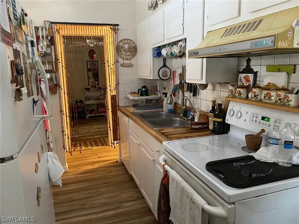 824 98th Avenue N Naples FL 34108