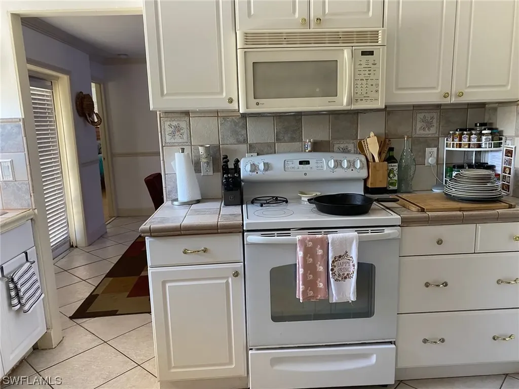 824 98th Avenue N Naples FL 34108